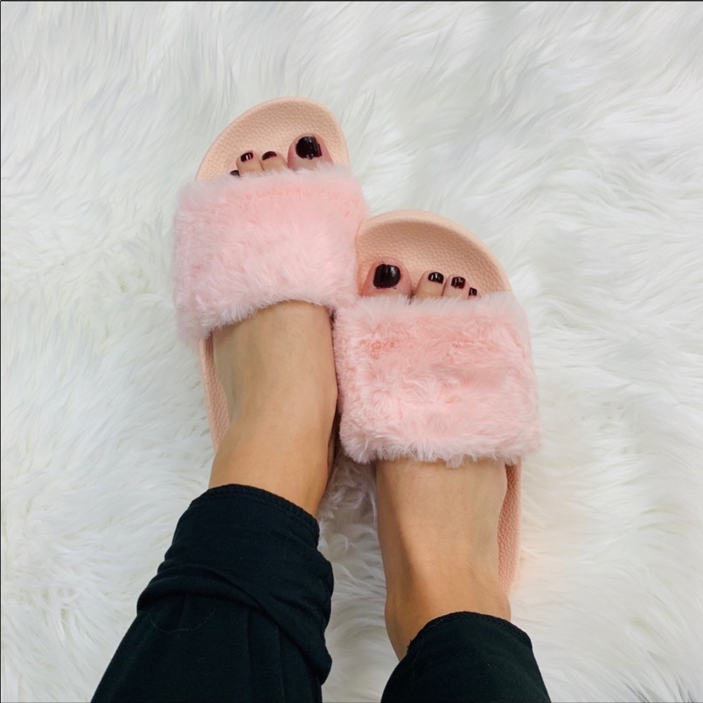 Ladies Pink Fur Slide - Picture 5 of 5